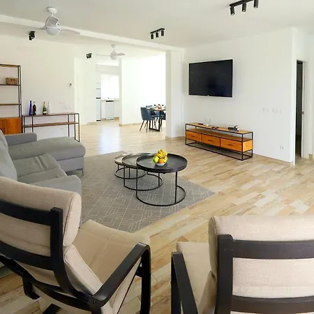 Bella, Modern 4 Bed 别墅 普拉亚布兰卡