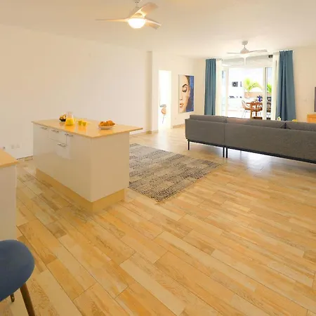 Bella, Modern 4 Bed 别墅 *