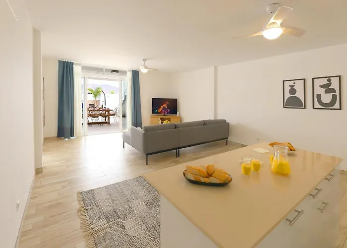 Bella, Modern 4 Bed 别墅 *