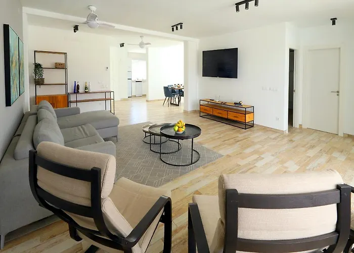 Bella, Modern 4 Bed 别墅 普拉亚布兰卡