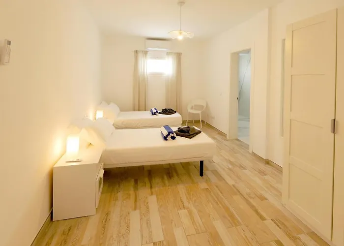 Bella, Modern 4 Bed *