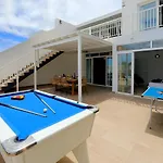Bella, Modern 4 Bed Villa *