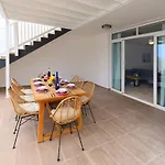Bella, Modern 4 Bed 플라야블랑카