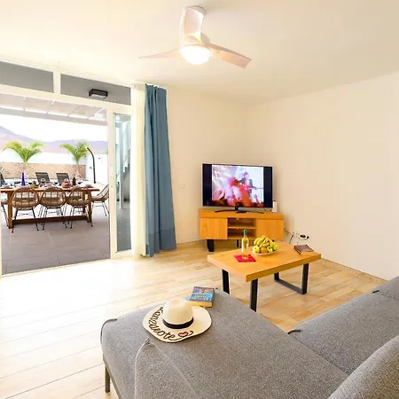Bella, Modern 2 Bed Villa Playa Blanca (Lanzarote)