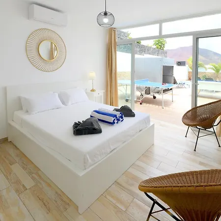 Bella, Modern 4 Bed Playa Blanca (Lanzarote)