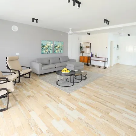 Bella, Modern 2 Bed *