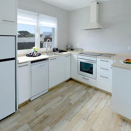 Bella, Modern 4 Bed Πλάγια Μπλάνκα
