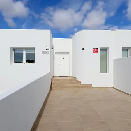 Bella, Modern 2 Bed Playa Blanca (Lanzarote)