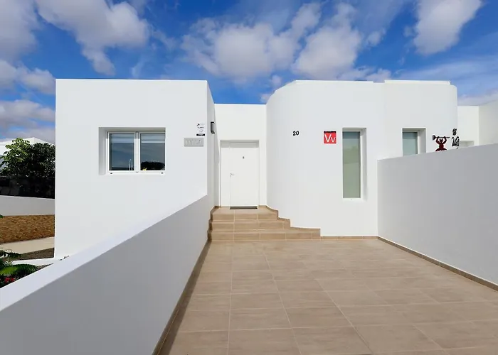 Bella, Modern 4 Bed Playa Blanca (Lanzarote)