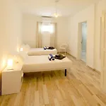 Bella, Modern 4 Bed *