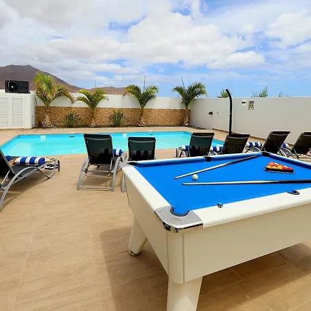 Bella, Modern 4 Bed